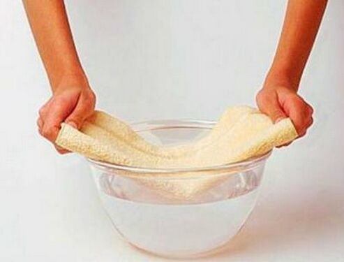 Comprimir con una toalla empapada en agua tibia así es como se prepara el pene para entrenar